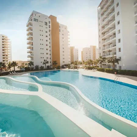 Spacious One Bedroom In Caesar & Spa, Long *