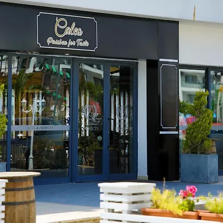 Spacious One Bedroom In Caesar & Spa, Long *