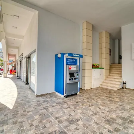 Spacious One Bedroom In Caesar & Spa, Long