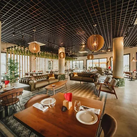 Spacious One Bedroom In Caesar & Spa, Long Appartement *