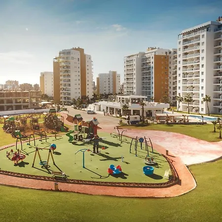 Spacious One Bedroom In Caesar & Spa, Long Apartment