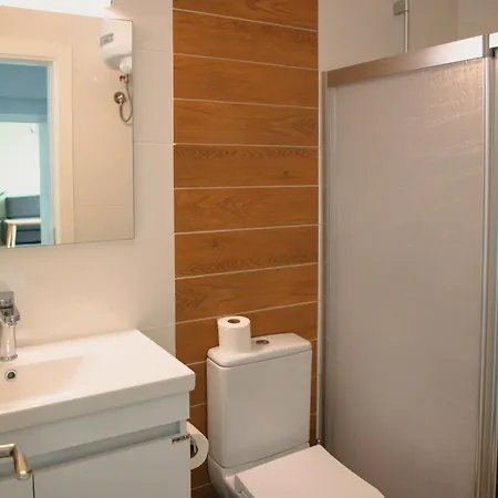 Spacious One Bedroom In Caesar & Spa, Long *