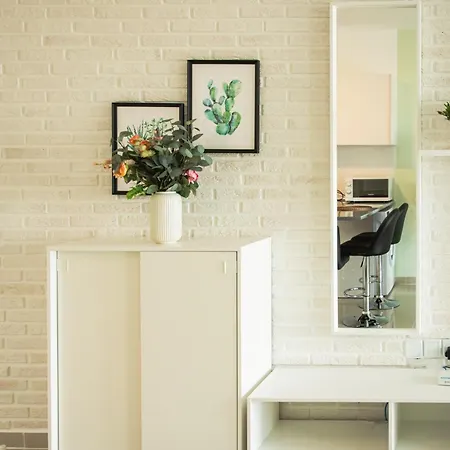 Spacious One Bedroom In Caesar & Spa, Long Apartment