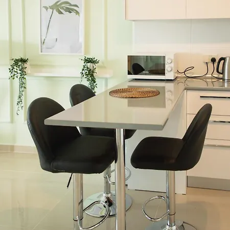 Apartment Spacious One Bedroom In Caesar & Spa, Long *