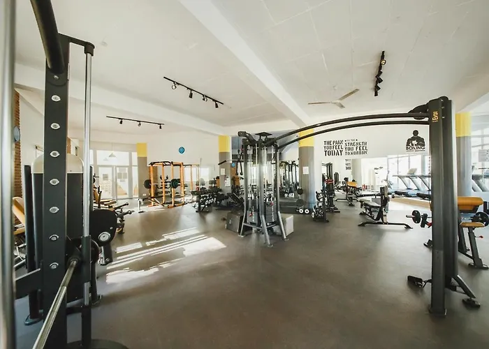 Spacious One Bedroom In Caesar & Spa, Long