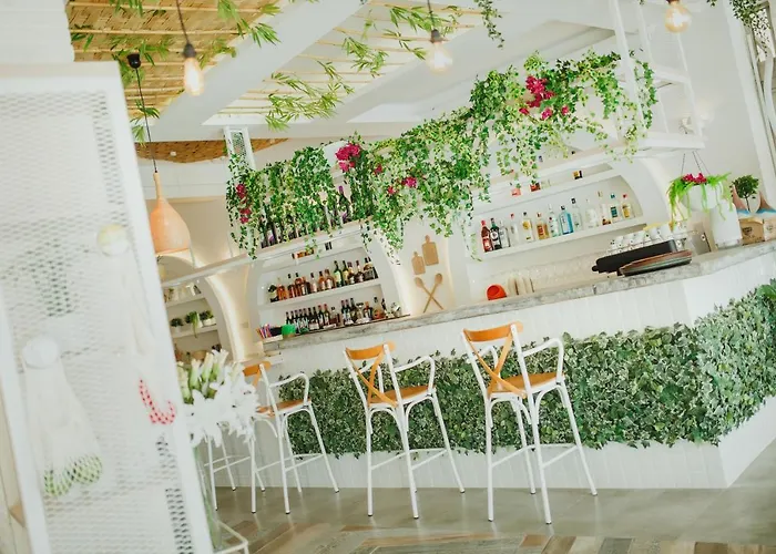 Spacious One Bedroom In Caesar & Spa, Long *