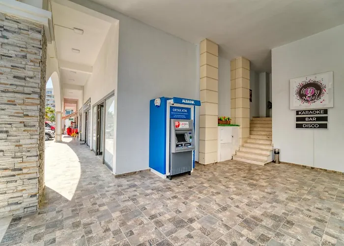 Spacious One Bedroom In Caesar & Spa, Long