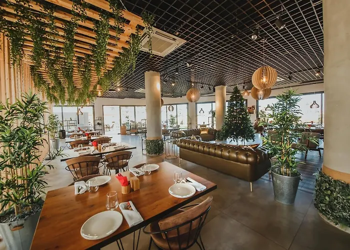 Spacious One Bedroom In Caesar & Spa, Long