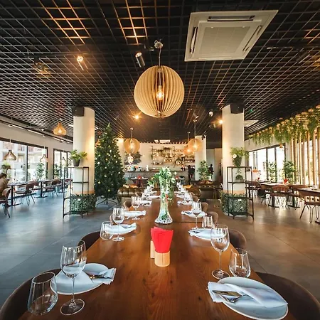 Spacious One Bedroom In Caesar & Spa, Long