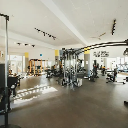 Spacious One Bedroom In Caesar & Spa, Long