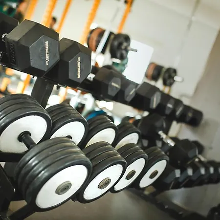 Spacious One Bedroom In Caesar & Spa, Long