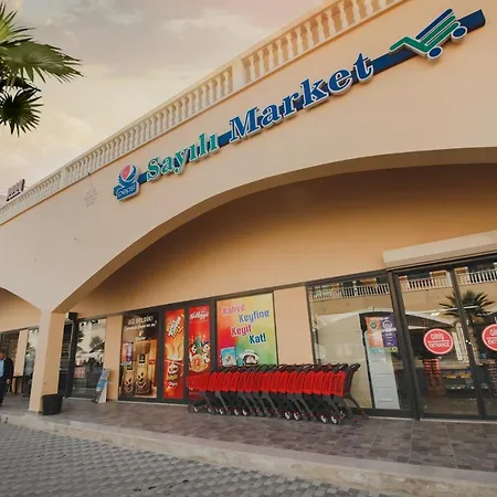 Spacious One Bedroom In Caesar & Spa, Long