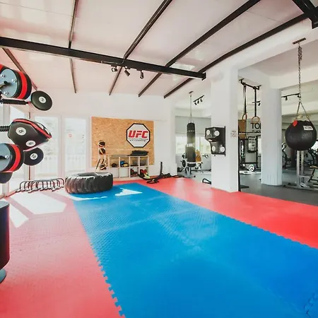 Spacious One Bedroom In Caesar & Spa, Long Apartament