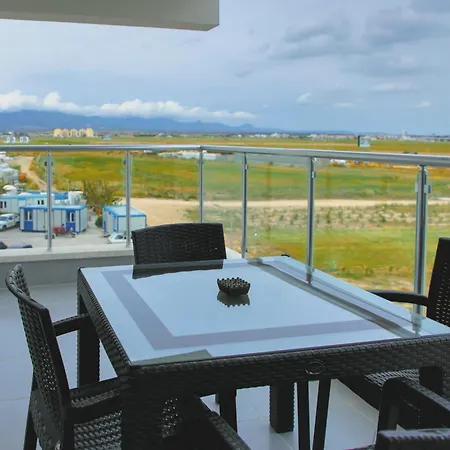 Апартаменты Spacious One Bedroom In Caesar & Spa, Long