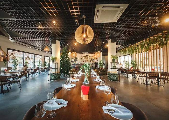 Spacious One Bedroom In Caesar & Spa, Long