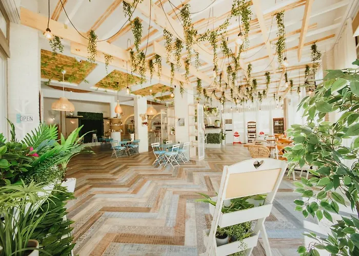 Spacious One Bedroom In Caesar & Spa, Long *