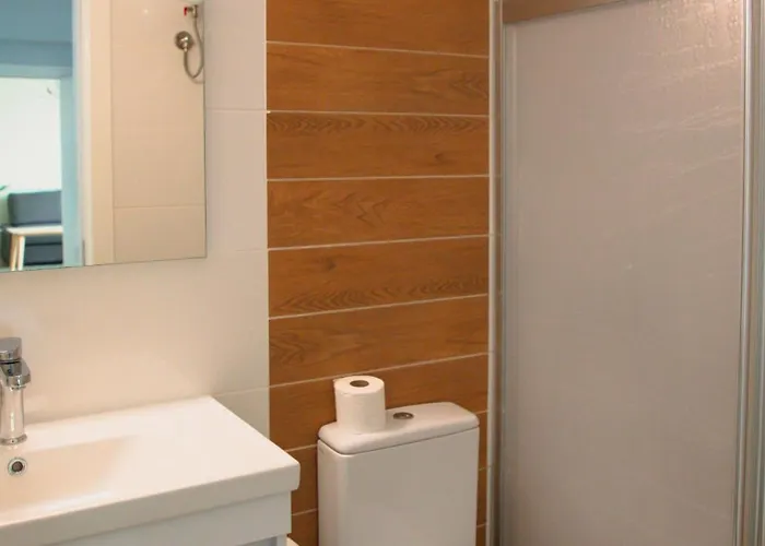 Spacious One Bedroom In Caesar & Spa, Long *